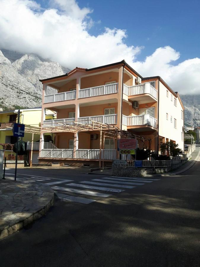 House Vida Goraleks Hotel Baška Voda Екстериор снимка